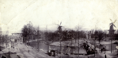 68385 Gezicht op het Paardenveld te Utrecht; met de molens de Meiboom (rechts) en de Rijn en Zon, de Molenbrug en de ...